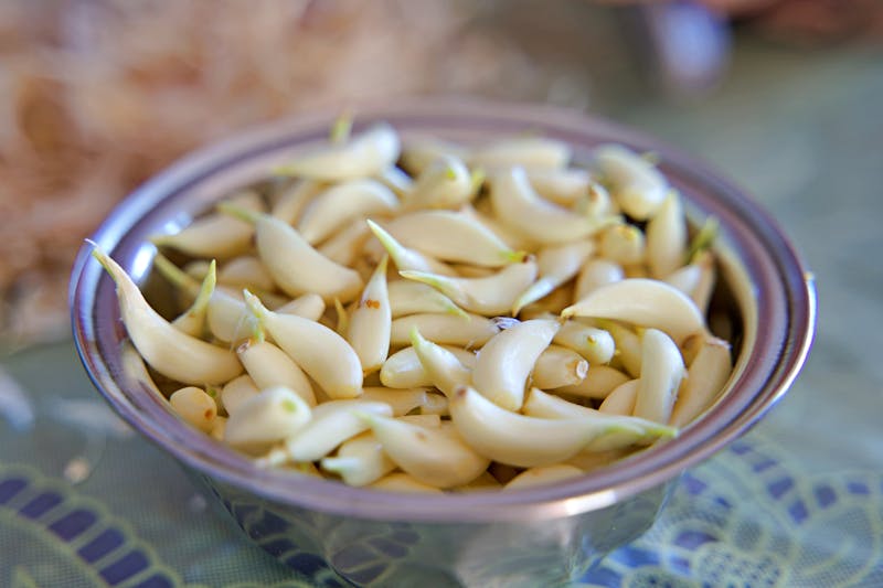 fresh garlic cloves in a bowl