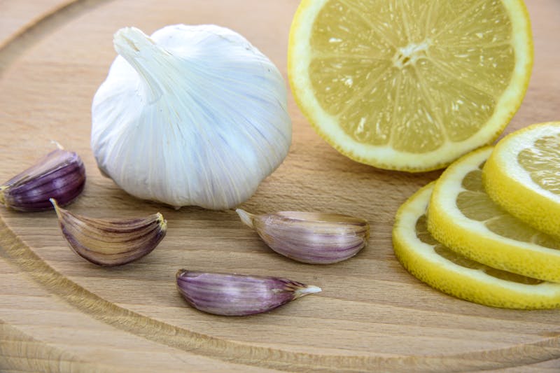 garlic with chopped lemon