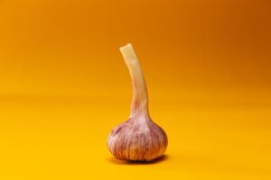 Read more about the article Is Garlic Safe for Kids? Benefits, Risks, and Safe Ways to Serve It
