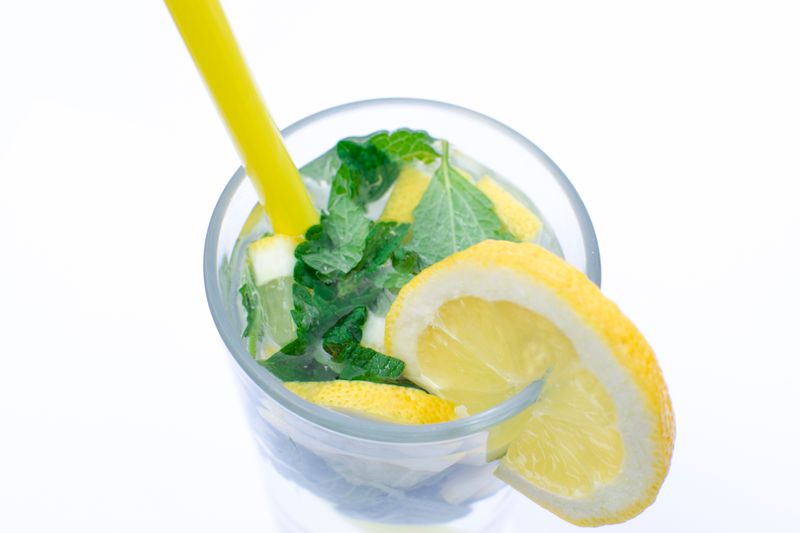 lemon balm and lemon drink